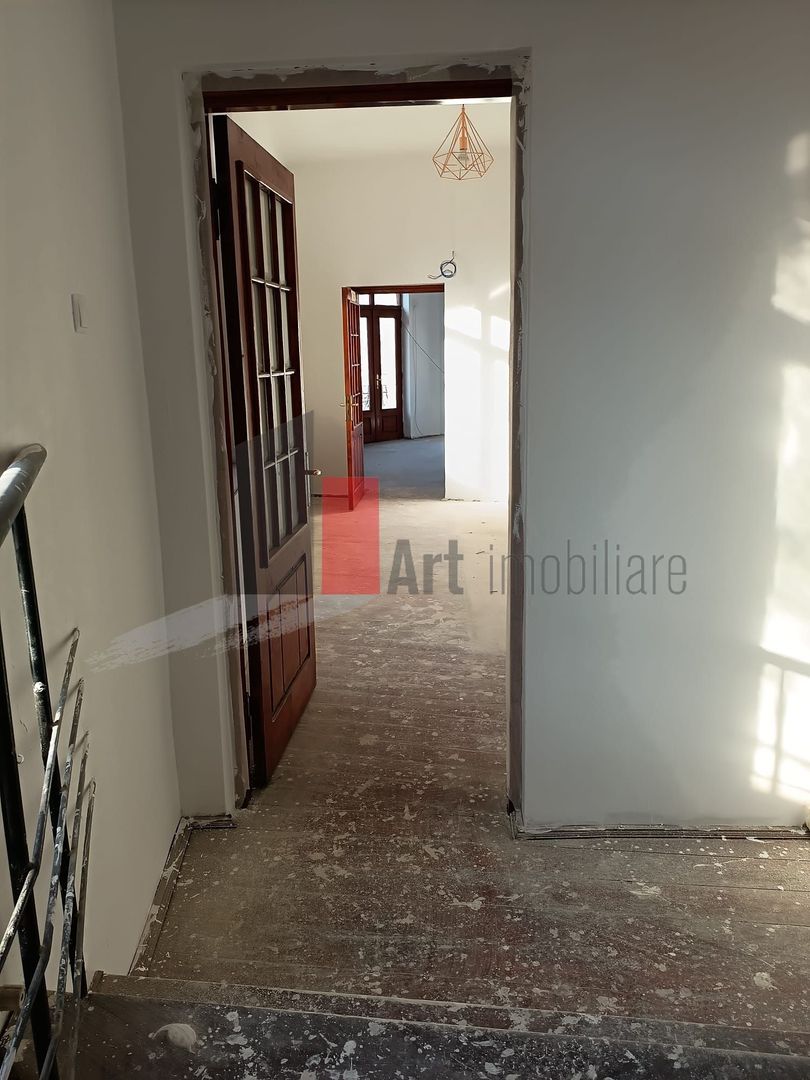 Vila  de inchiriat recent renovata - Poză 32