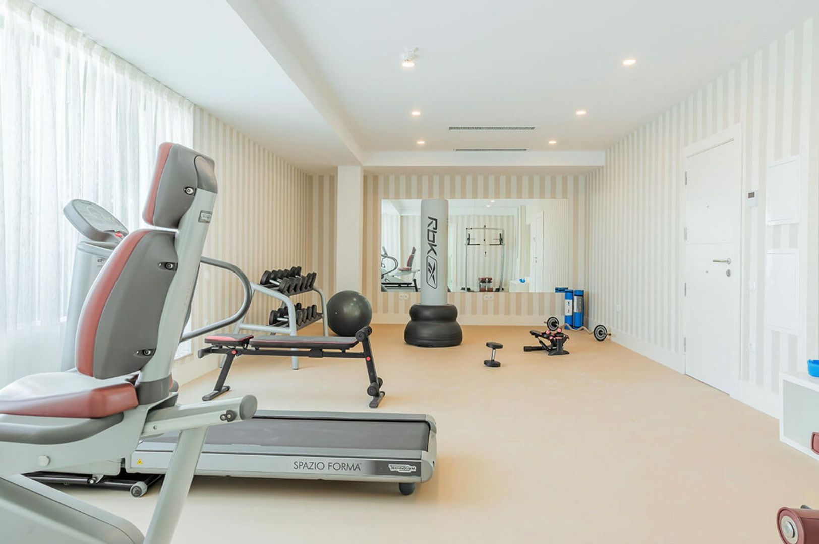 Triana Residence - Poză 4