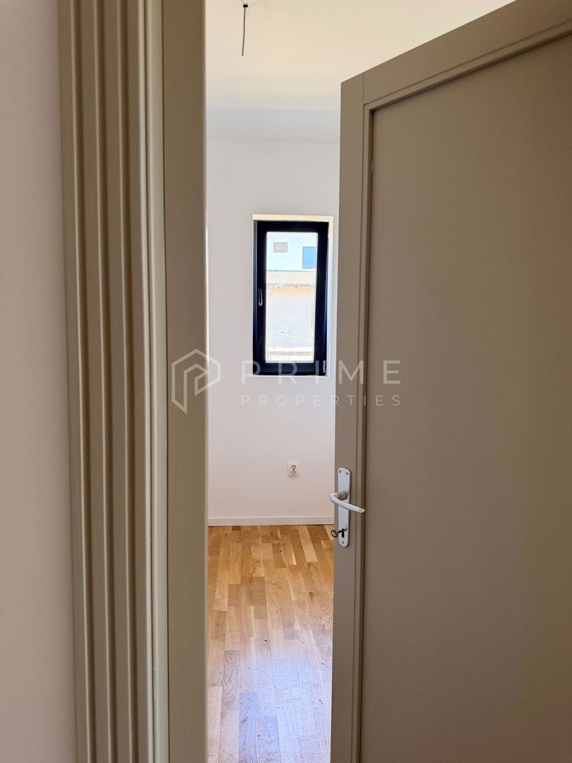 Vilă chalet modern cu perete panoramic de sticlă - Livezeni, Mureș - Poză 10