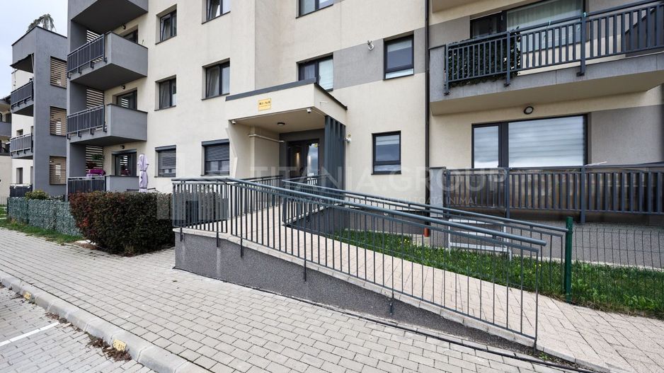 Apartament cu 3 camere, 2 bai, mobilat lux - zona Coresi - Poză 18