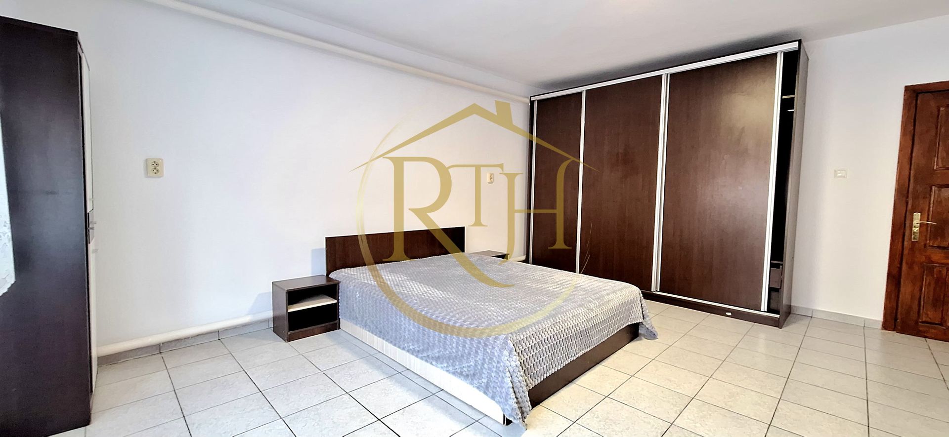 Oferim spre inchiriere casa spatioasa cu 2 camere, Zona Soarelui,cartier privat - Poză 2