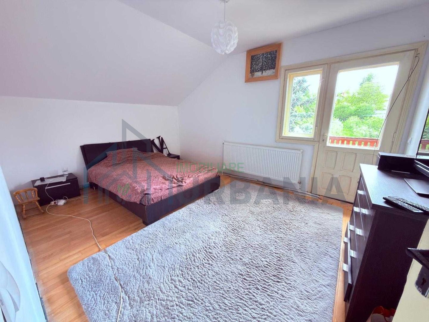 Casă de vânzare în Bucium - Bârnova, zonă centrală - Poză 2