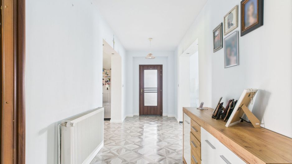 Vilă spațioasă cu 6 camere în Dumbrăvița - Poză 6