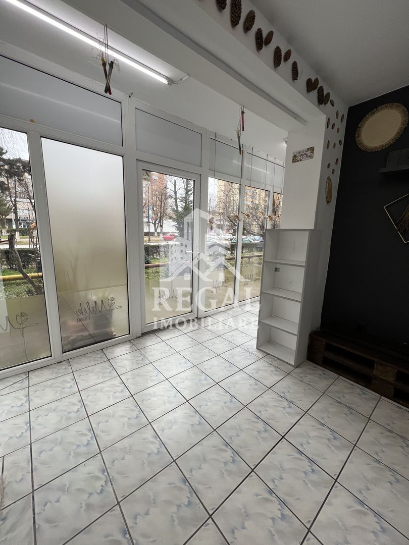 Spațiu comercial de vânzare – 47 mp utili, vitrină generoasă - Poză 5