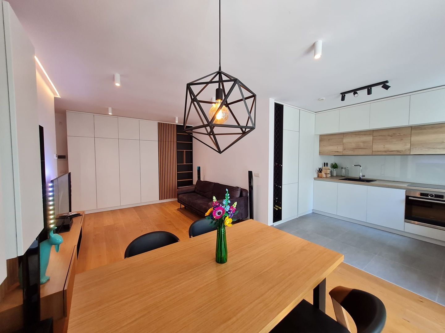 Lux si calitate la 5 minute de Piața Unirii - Poză 19