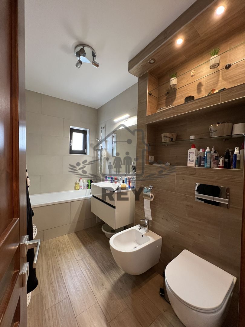 Casă de tip triplex la vânzare 6 camere /Șelimbăr /Secția 1 de Poliție - Poză 10