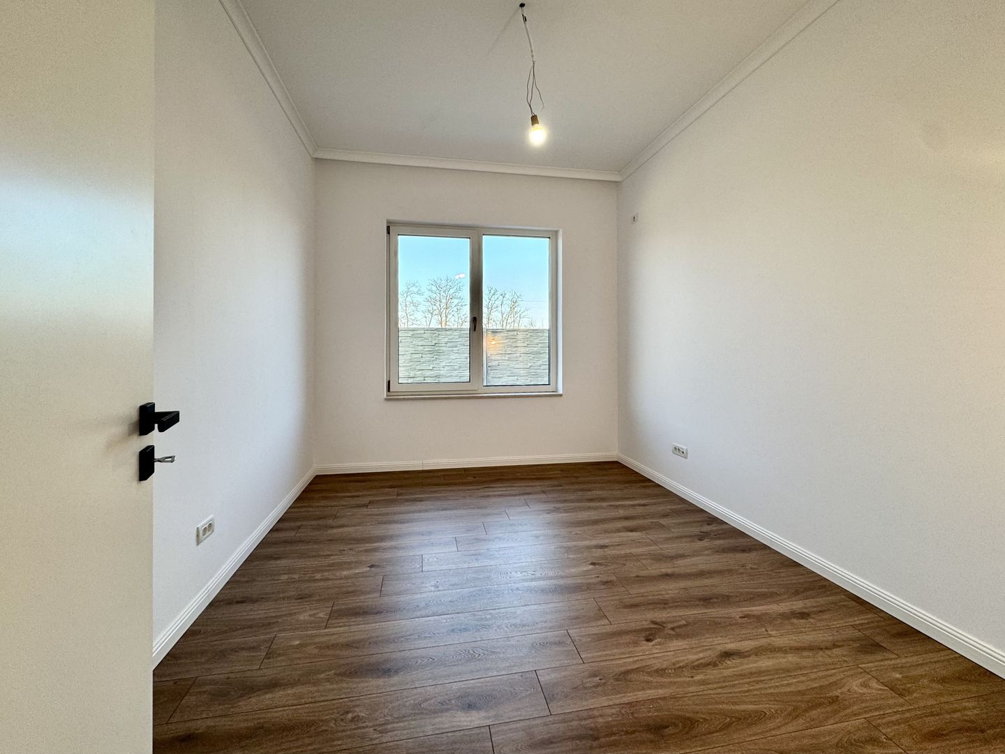 Duplex modern cu grădină, la intrare în Moșnița Nouă - Poză 19