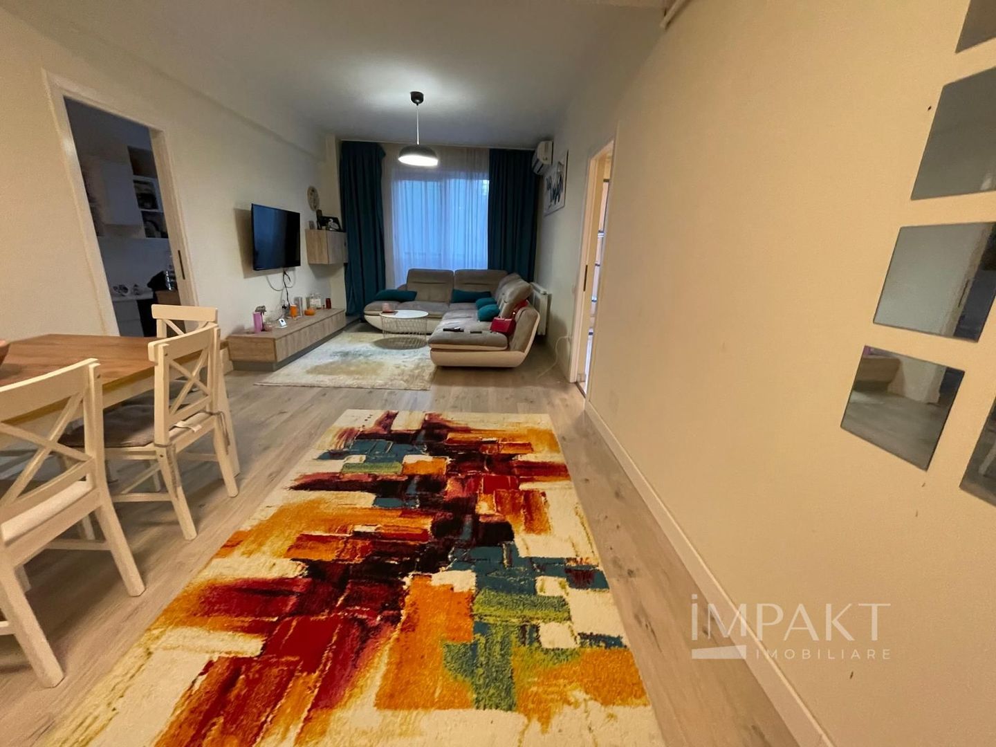 Apartament superb de vanzare cu 2 camere, zona semicentrala! Parcare! - Poză 3