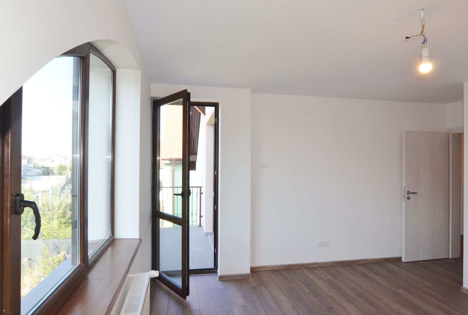 Inchiriem casa noua individuala 4 camere cu garaj - Poză 15