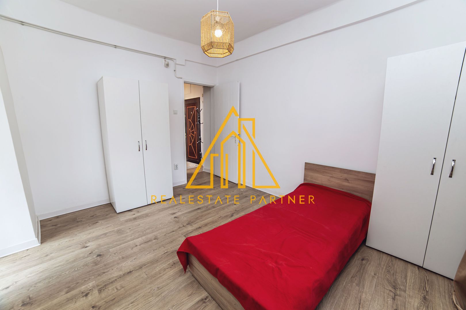 Apartament 4 camere renovat, central, ideal rezidențial sau activitate business - Poză 14