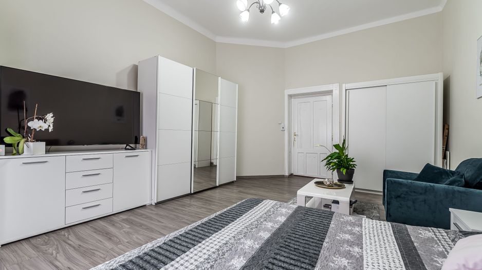 Apartament ultracentral cu 4 camere decomandat, etaj intermediar - Poză 5