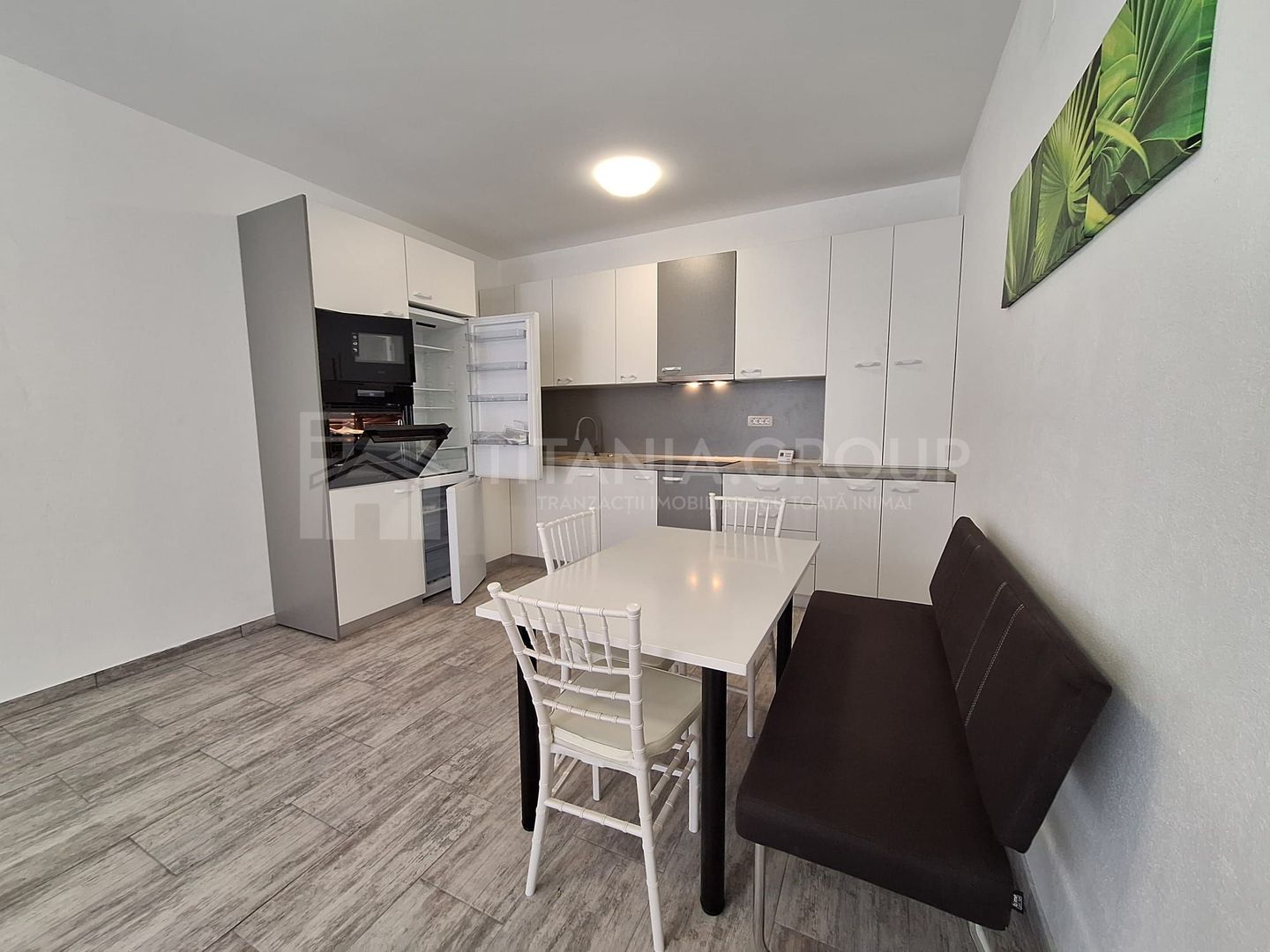 Apartament cu 3 camere, curte si loc de parcare Str. Lunga - Poză 2