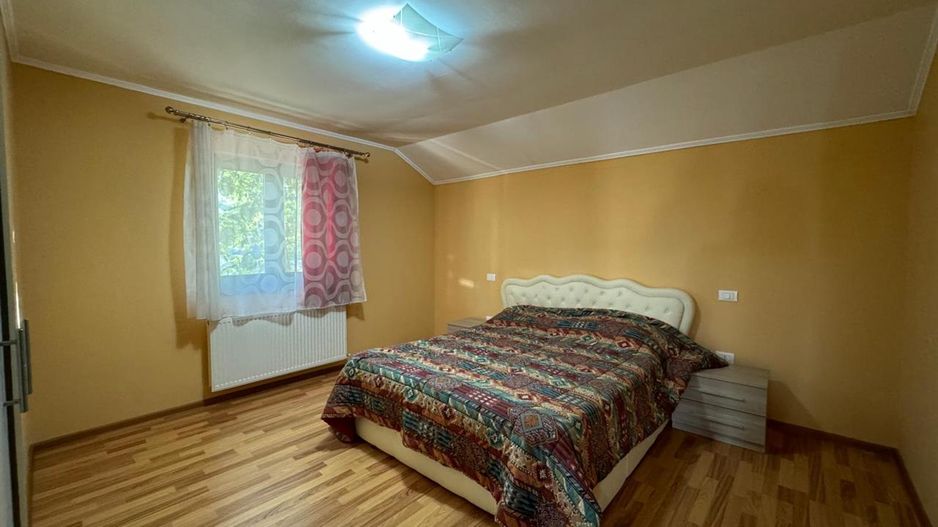 Rezidenta distincta, design arhitectural rafinat, priveliste minunata in Corunca - Poză 10