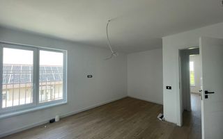 Duplex spațios cu teren generos-Moșnița Veche - Poză 14