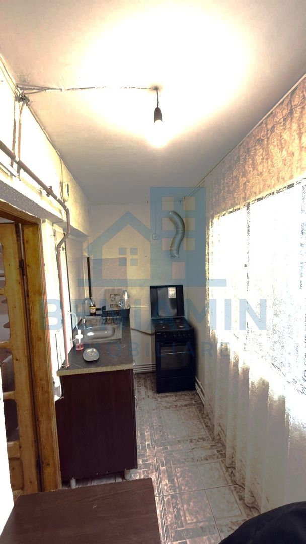 Apartament decomandat 3 Camere Renovat Utilat 1 Mai etaj 3 - Poză 9