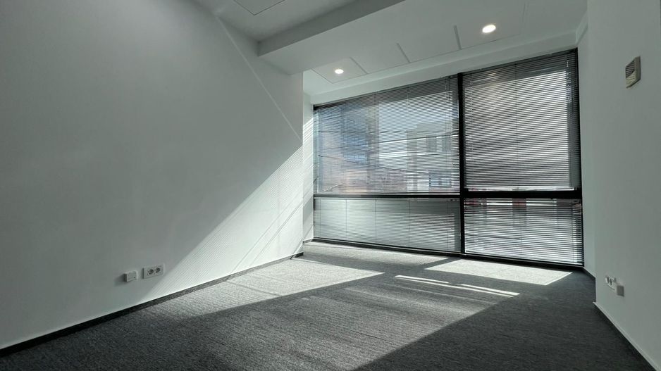 Comision 0 Spațiu birouri 140 mp, luminos, lift și recepție Bd. Dacia - Poză 1