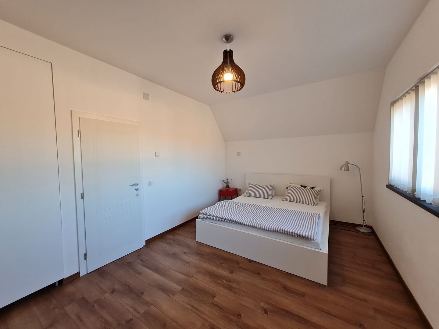 Minimalist la prima închiriere în Dumbravita - Poză 4