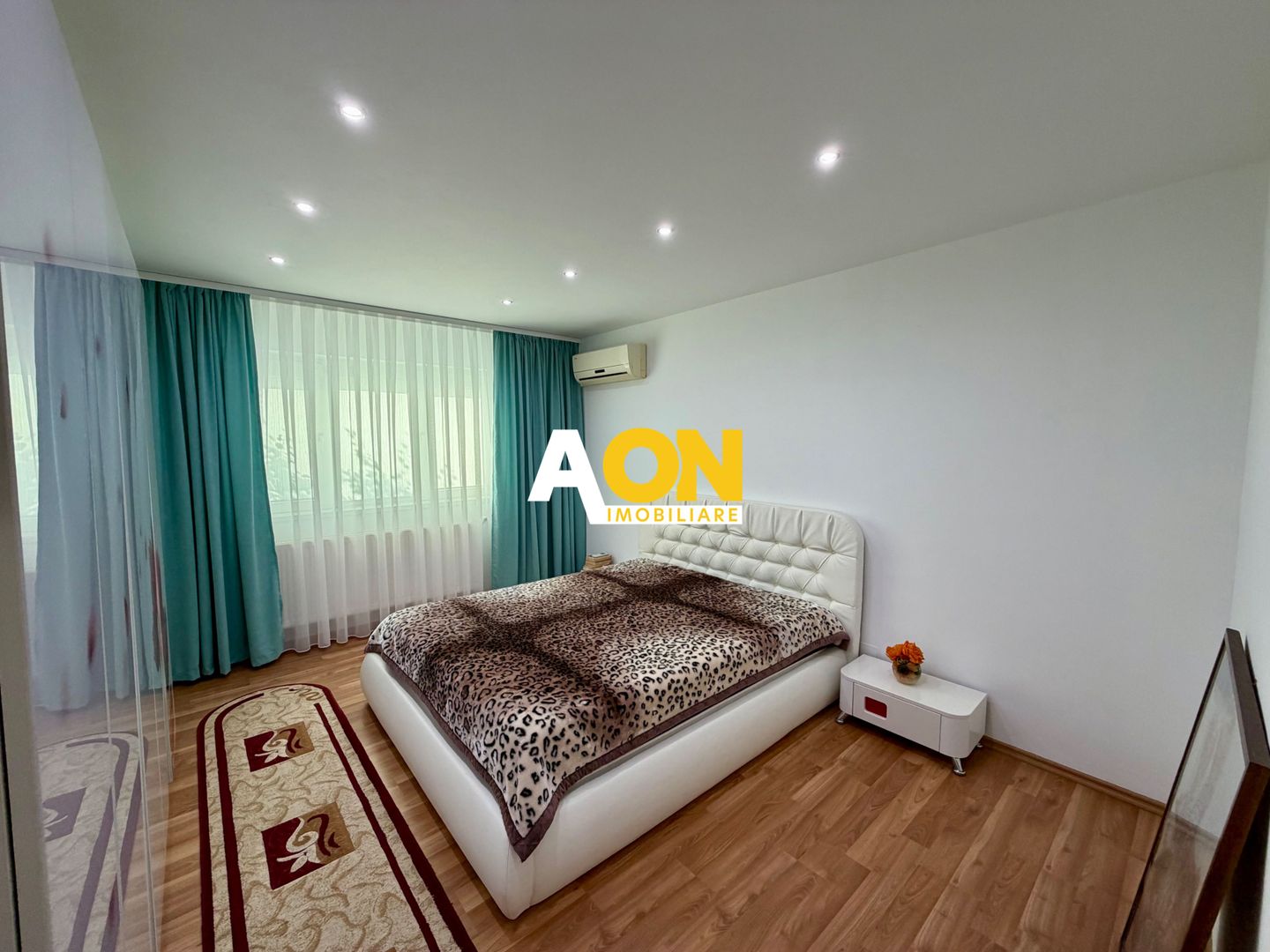 Apartament 3 Camere, Etaj 1, Zona Cetate - Poză 3