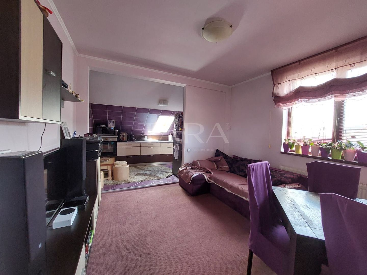 APARTAMENT IN VILA, 4 camere si terasa, Floresti central. - Poză 1