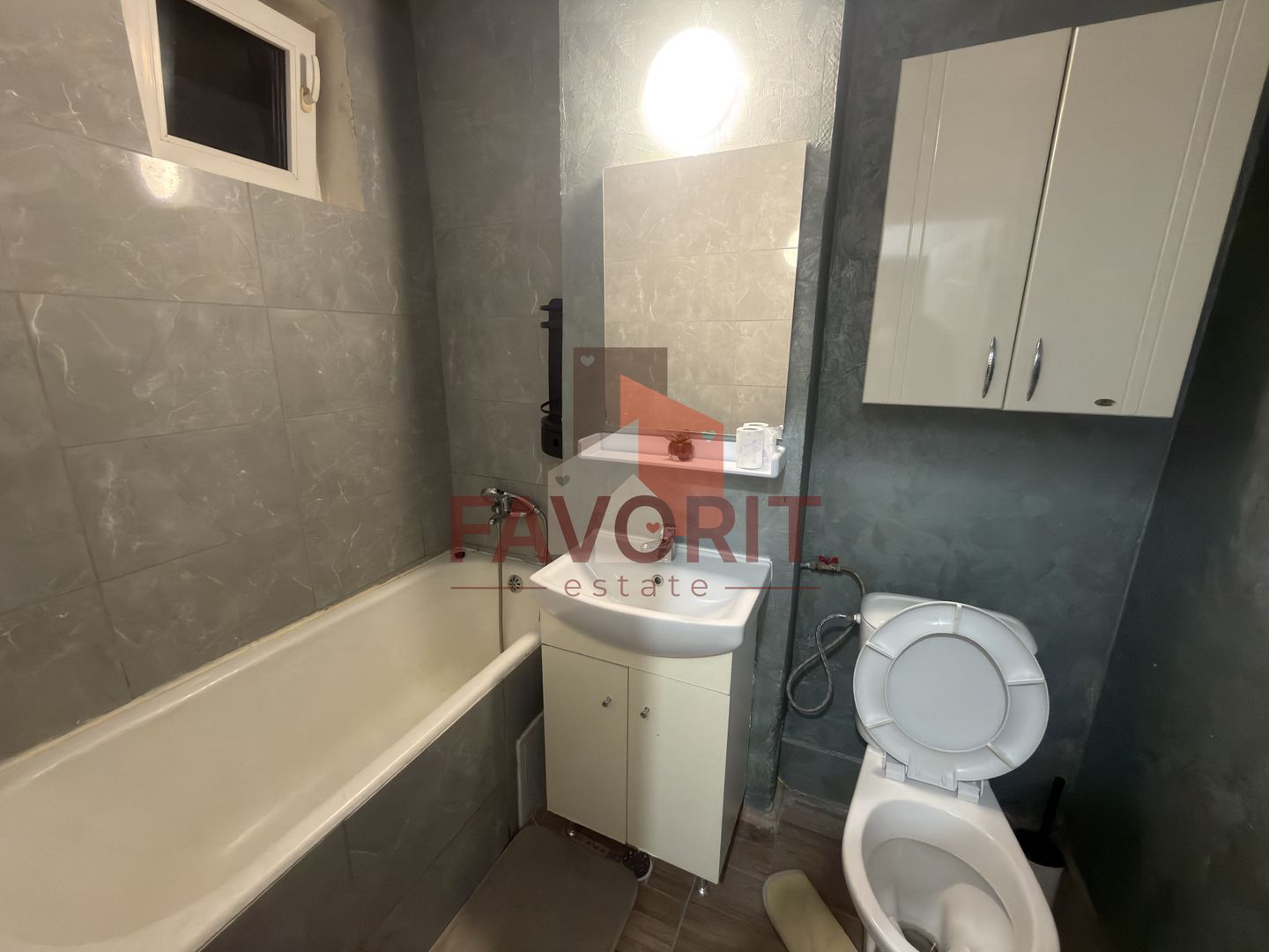 Etaj intermediar. Bloc izolat. Bucatarie inchisa - Poză 13