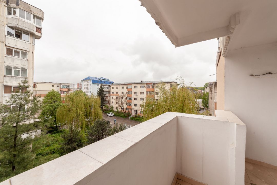 Apartament 3 camere - decomandat - 3 balcoane, etaj 3 cu lift, bloc 1991 - Poză 3