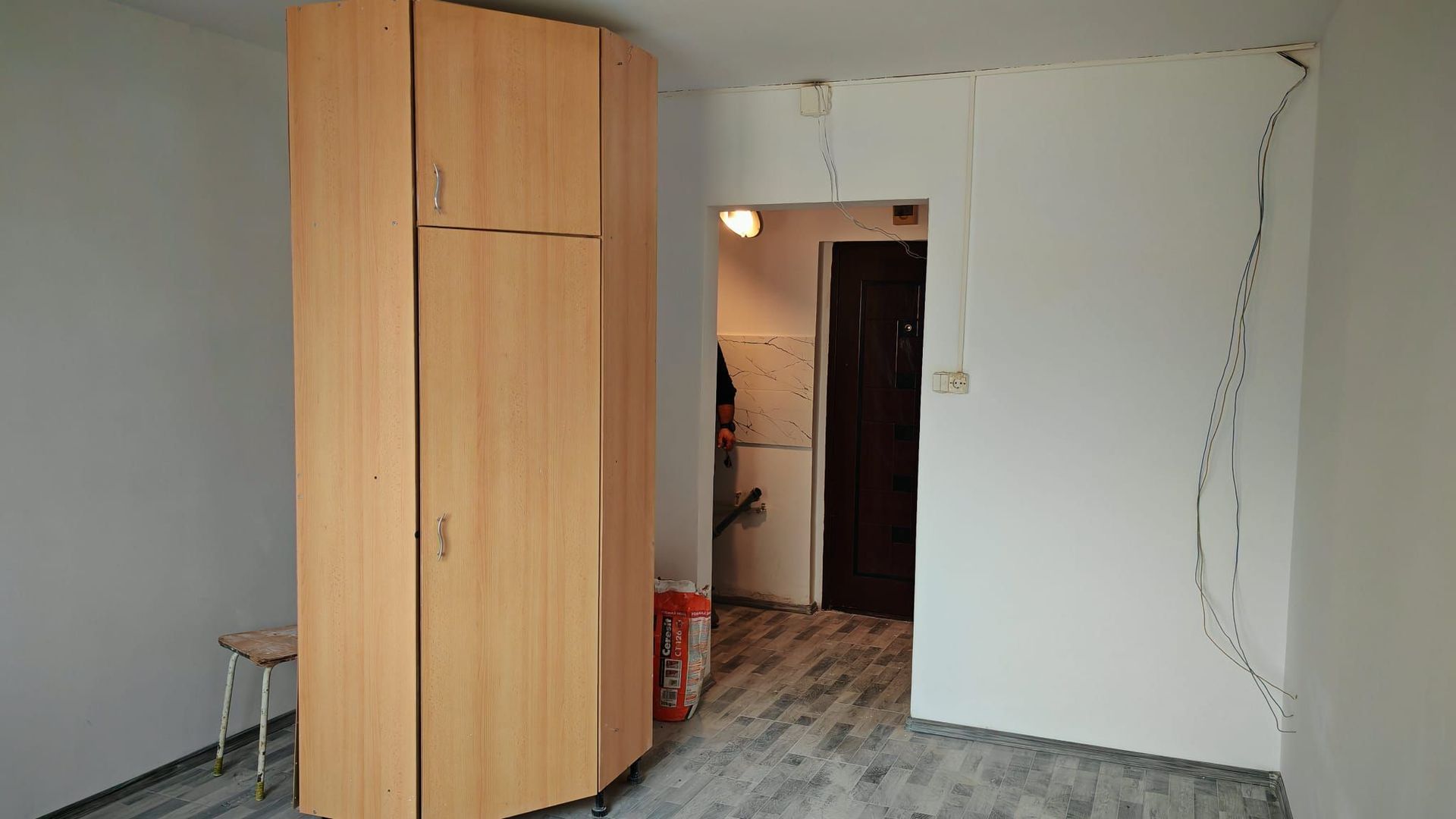 Garsoniera 22 mp,transformata din camera de camin,recent renovata. - Poză 7