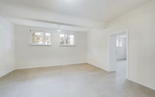 Apartament central 4 camere, foarte generos - Poză 2