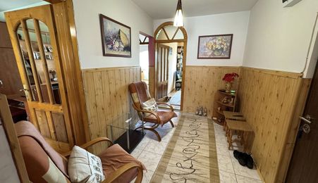 Apartament cu 3 camere / balcon / pivnita / zona Valea Aurie