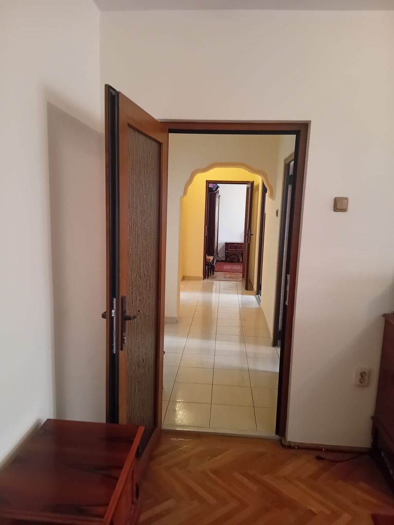 Apartament 3 camere dec,Micro 21,et 3,2 bai,2 balcoane - Poză 3