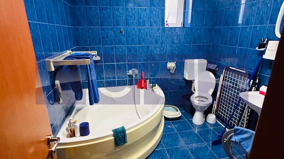 VILA DE VANZARE PE LAC | CREVEDIA | 7 CAMERE - Poză 26