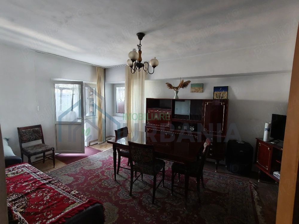 Apartament 2 camere, Pașcani, zona Piață Vale, etaj 2, bloc 1990, renovat recent - Poză 1