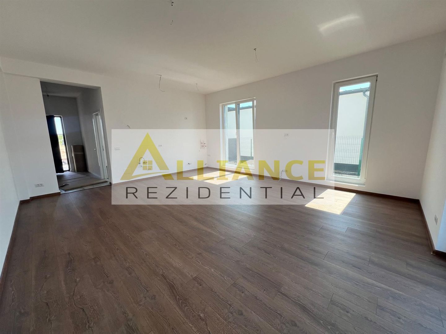 Casa individuala - 4 camere  - 2 bai - in ansamblu rezidential-str asfaltata - Poză 7
