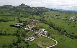 CASA 3 CAMERE, TEREN 6200 MP + 2 LACURI, CAMPULUNG, NAMAIESTI - Poză 25