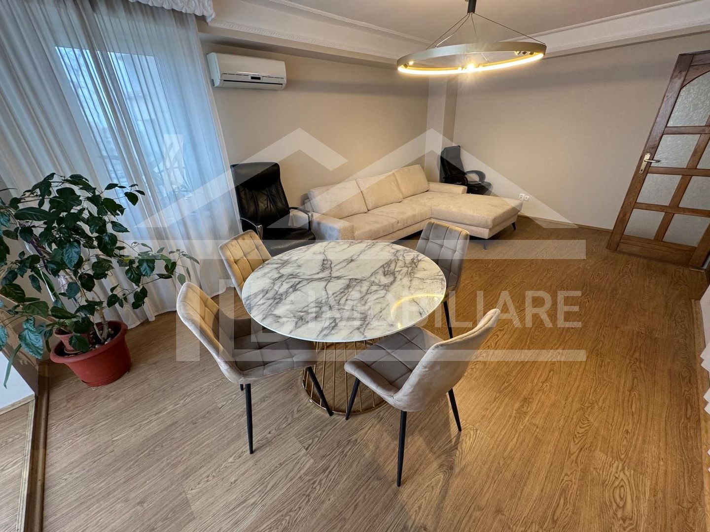 Apartament cu 3 camere, 85 mp, Zona Central - Poză 1