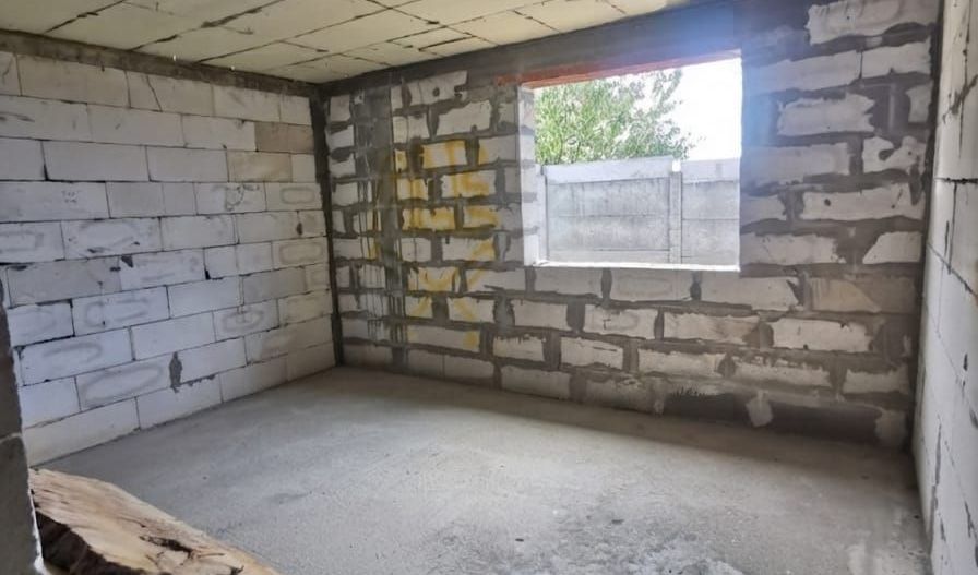 Casa la rosu în Plaiul Vulcănești - Poză 3