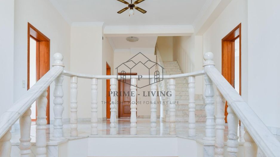 VILA DE LUX CU 6 DORMITOARE SI PISCINA + 800 MP CURTE LA INCHIRIRE - Poză 8