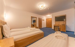 Pensiune Râșnov, 13 camere plus locuință proprietar, zonă Cetate - Poză 46