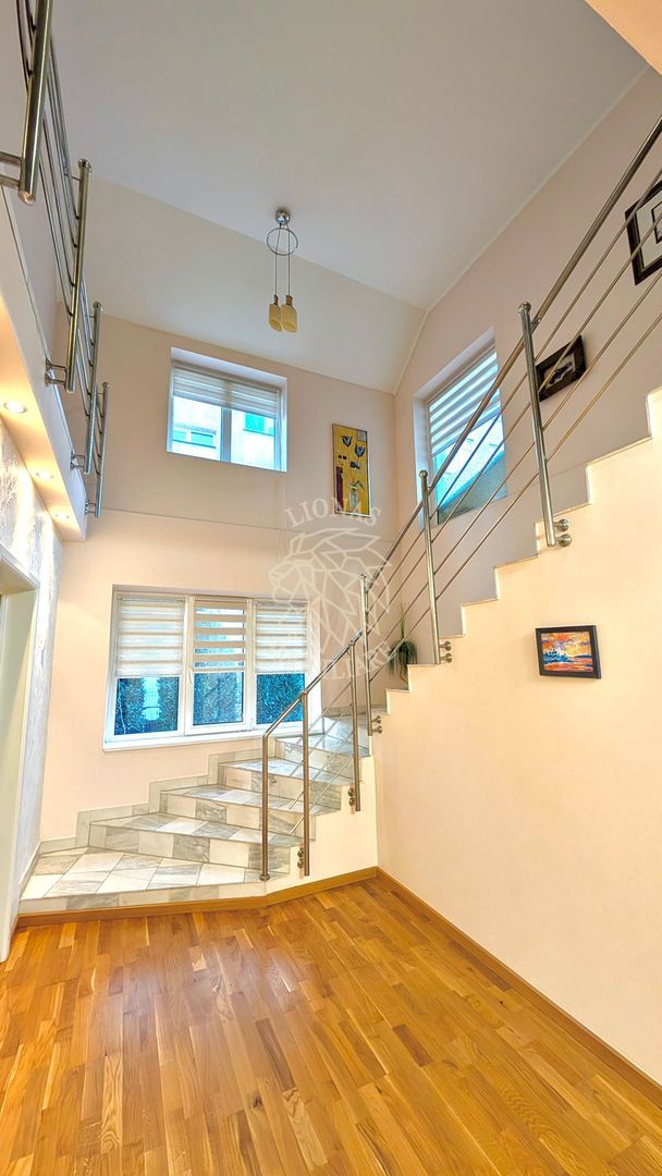 Casa 6 camere 244 mp+ Spatiu Comercial- teren 500 mp-Zona Han - Poză 4