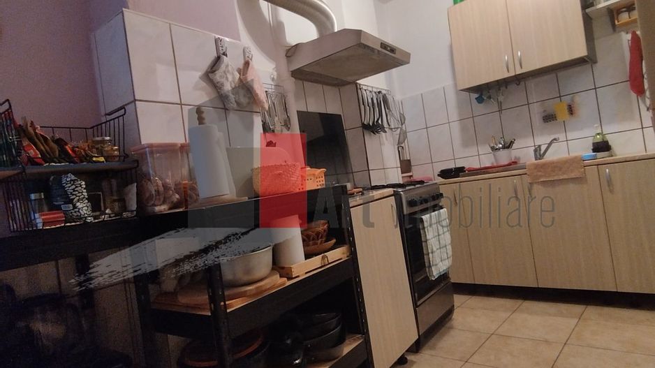 Apartament cu 3 camere de vanzare-Piata Victoriei - Poză 2
