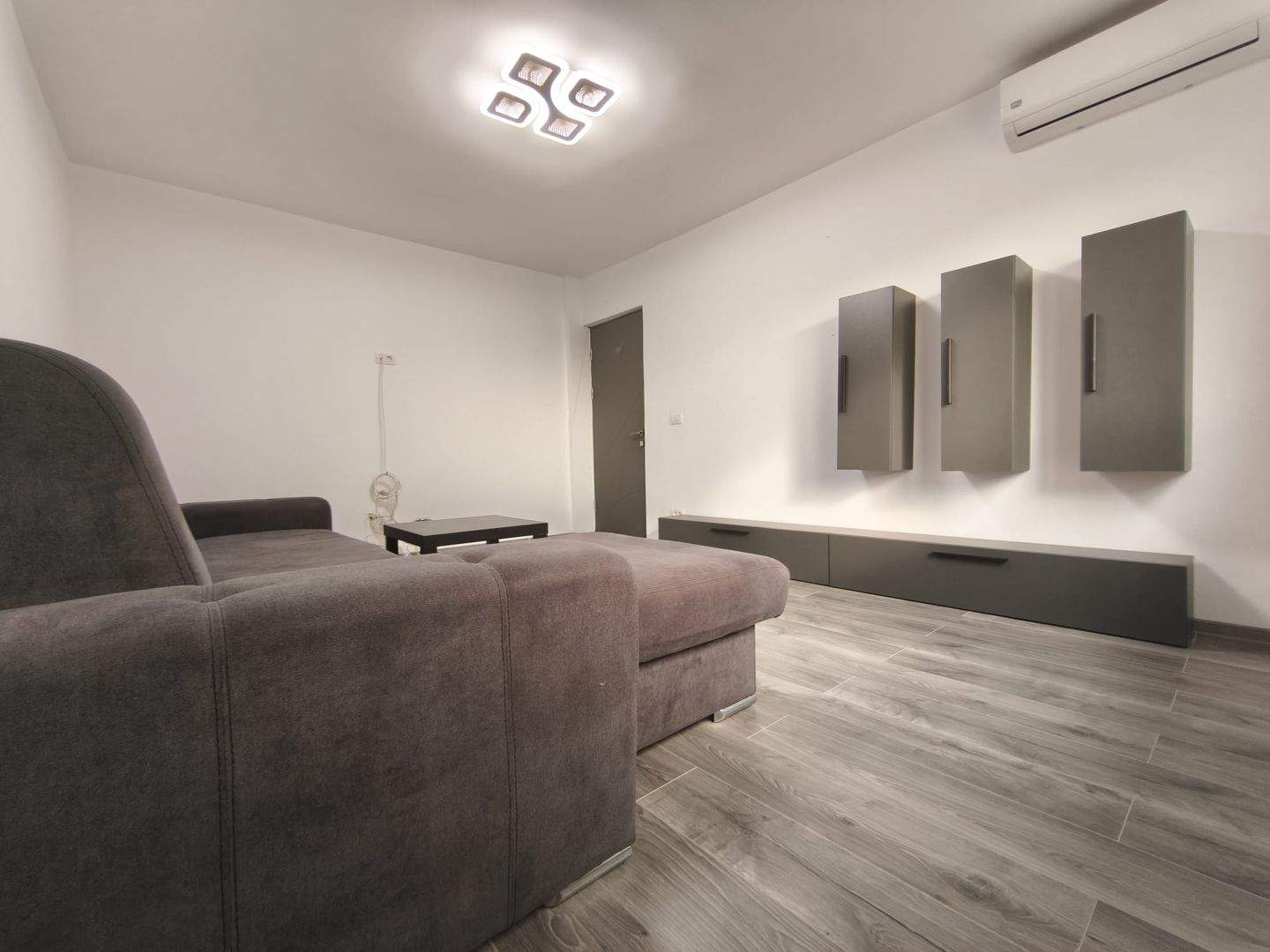 MANGALIA - Portului | 3 cam Renovat 2025 | Centrala | Ap Izolat termic - Poză 2