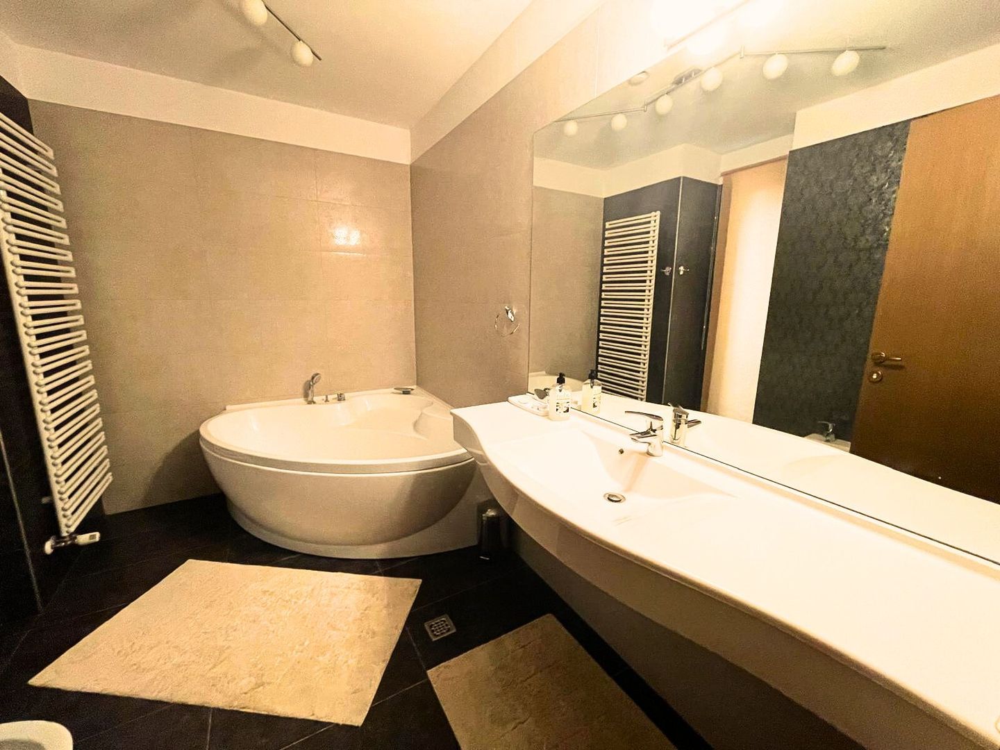 Bellevue Residence I 4 Camere cu priveliste panoramica - Poză 10