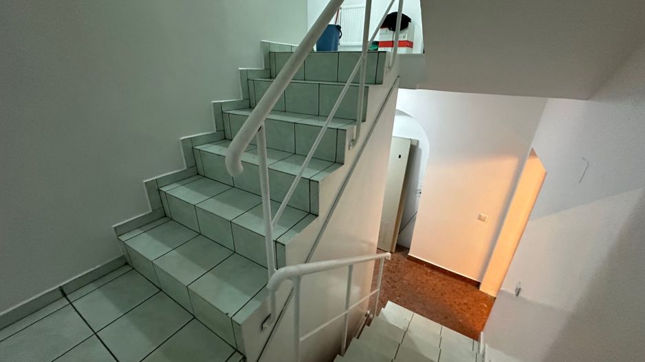 Cladire pretabila spațiu birouri/ clinica - Poză 33