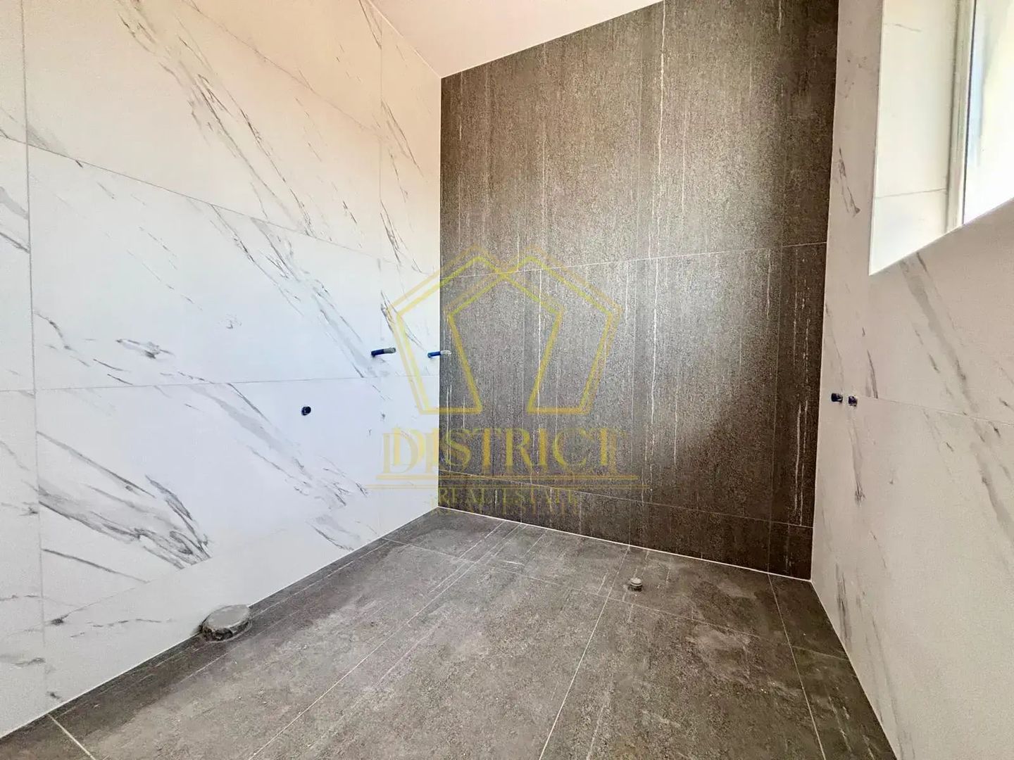 Duplex cu 5 camere, despartit prin camera tehnica I Dumbravita - Poză 11