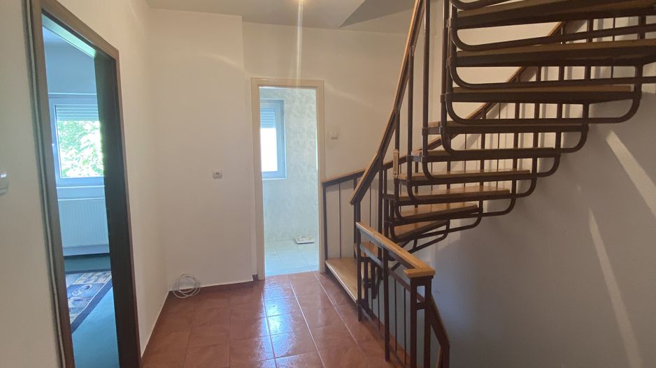 Casa de vânzare/închiriere zona Lunei - Poză 31