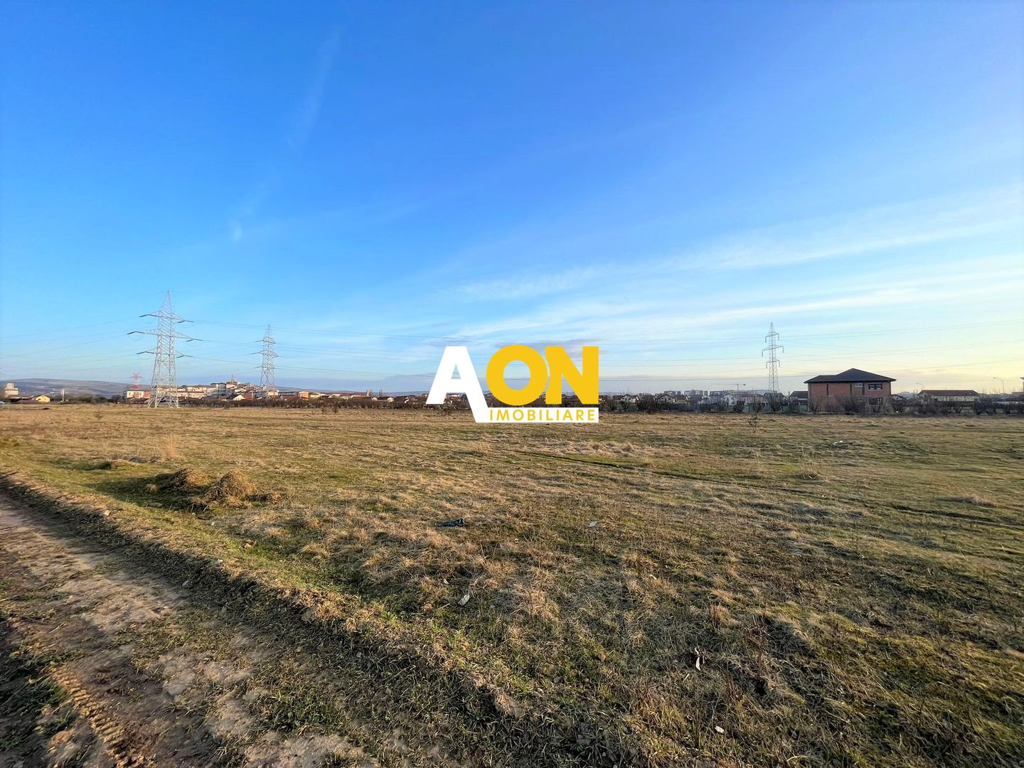 Teren de vanzare str. Emil Racovita, 900MP, toate utilitatile - Poză 1