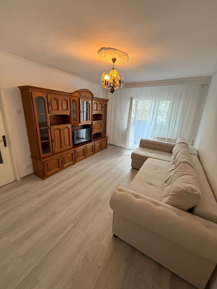 Închiriez Apartament cu 3 camere decomandat, parcare inclusă, metrou Dristor 🚗 - Poză 1