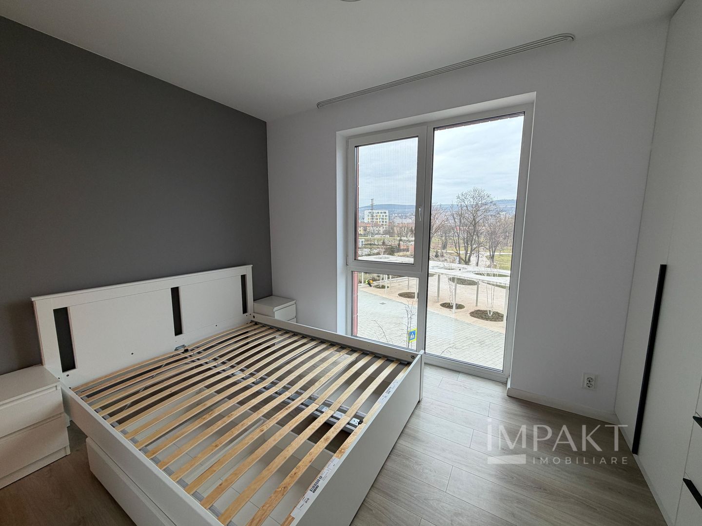 Apartament 3 camere cu priveliște spre parc – zona semicentrala - Poză 4