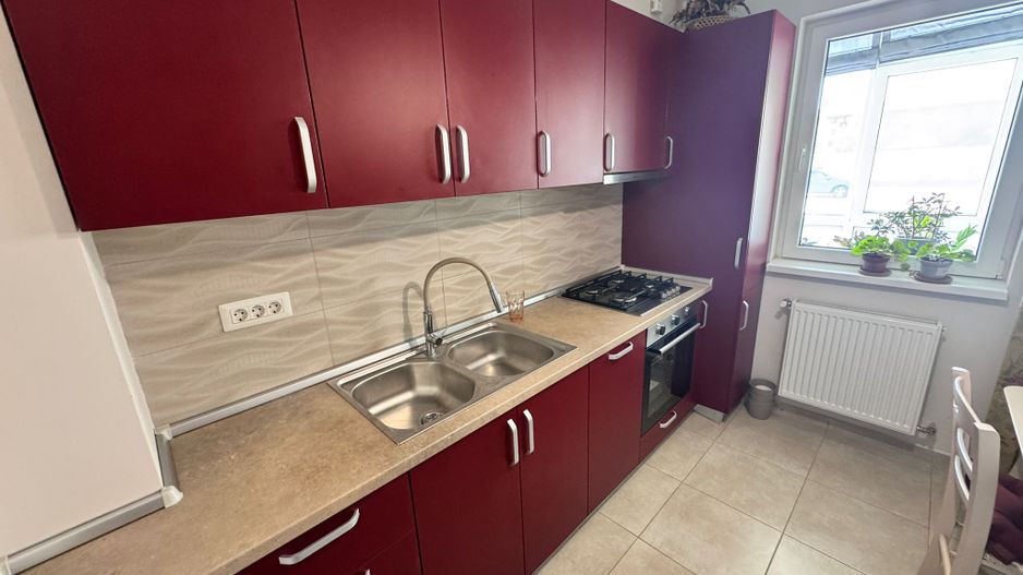 AP. 2 CAMERE, - CURTE 70 MP, BUCATARIE INCHISA, PARCARE INCLUSA, LIBER - Poză 3