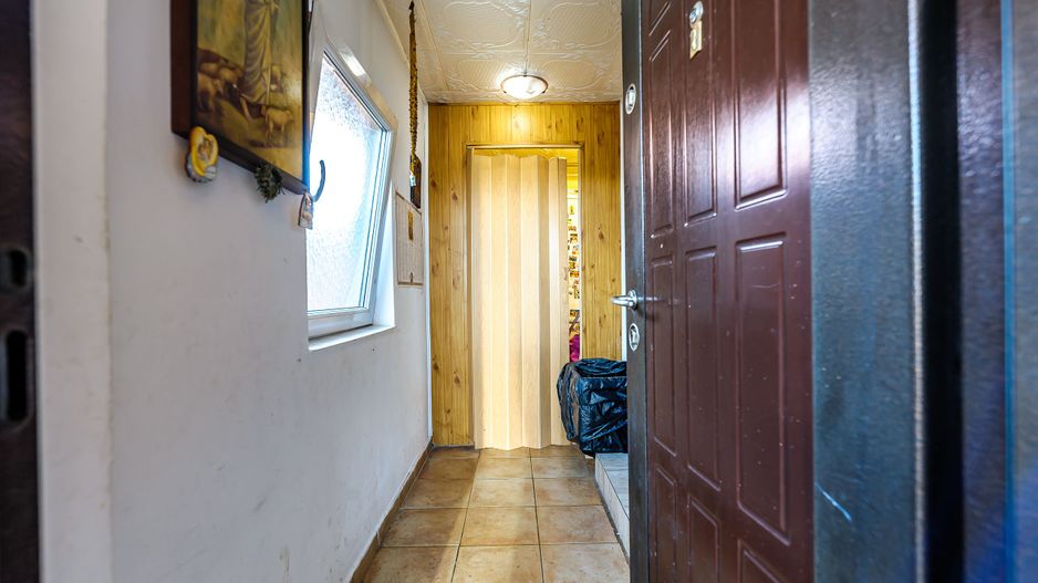 Casă pe strada Adam Muller Guttenbrunn - Poză 5