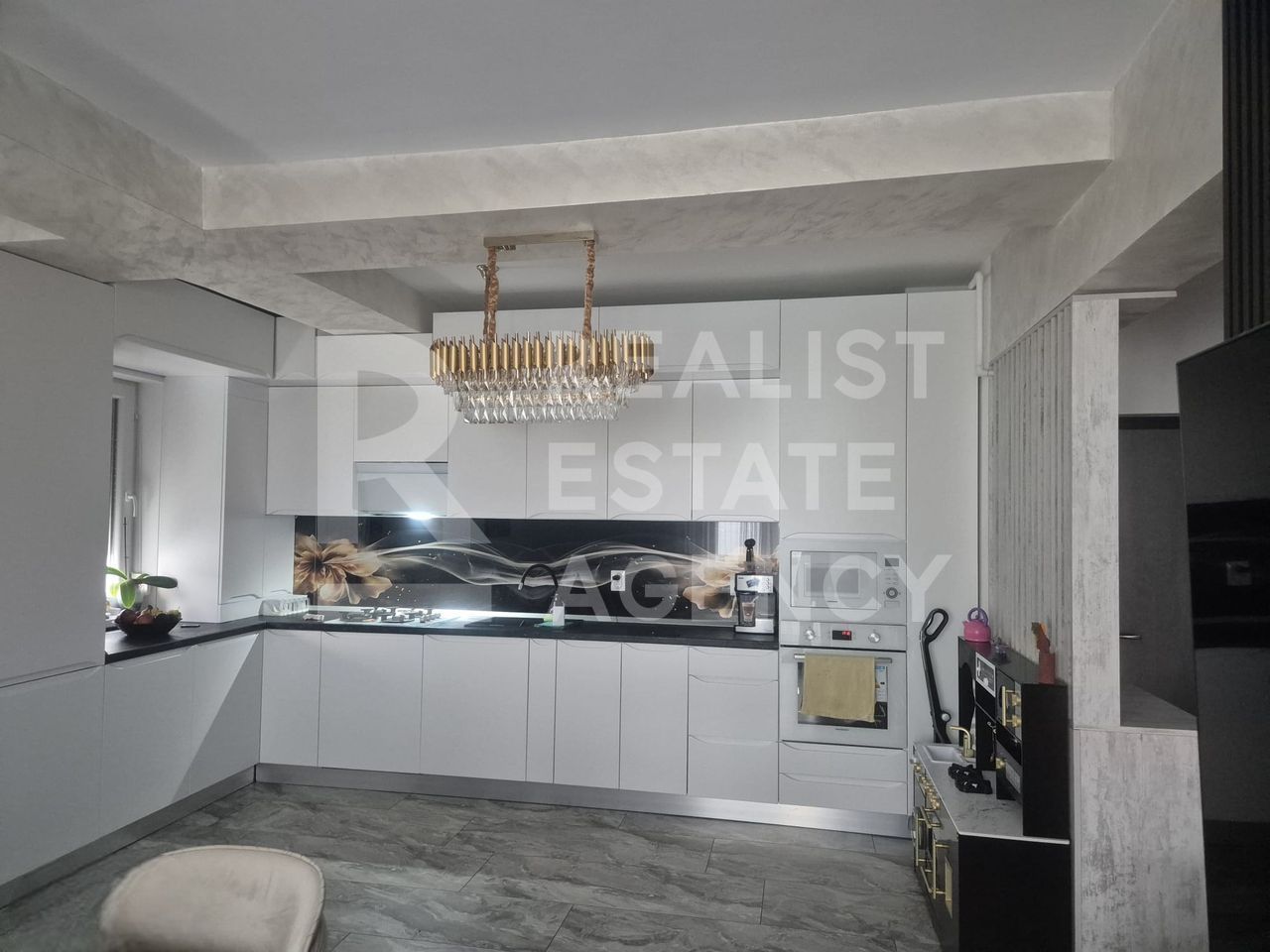 Vânzare, apartament cu 3 camere în zona Militari Residence - Poză 1